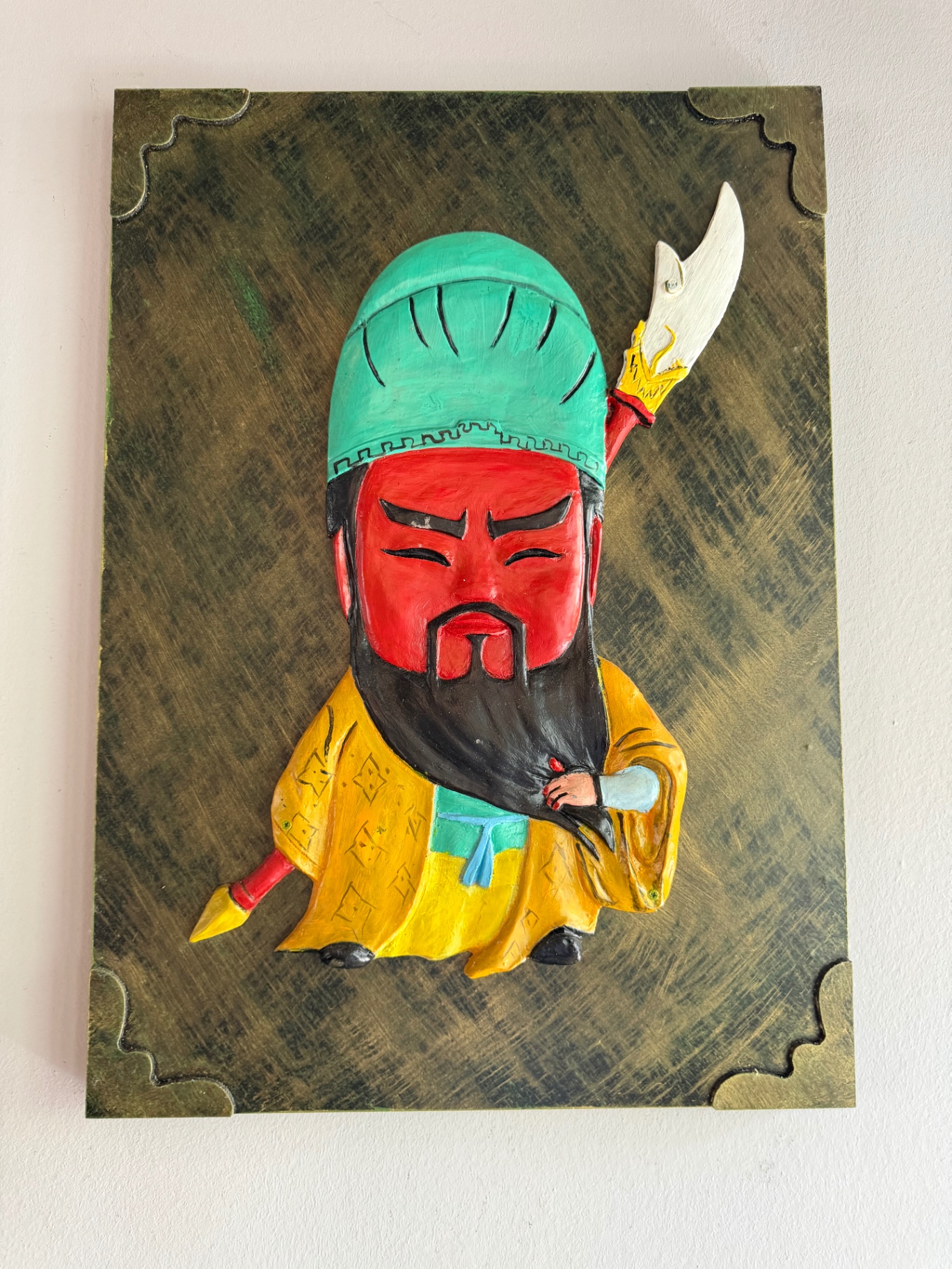 Handbemaltes 3D-Wandrelief von Guan Yu mit Guandao auf goldenem Grund